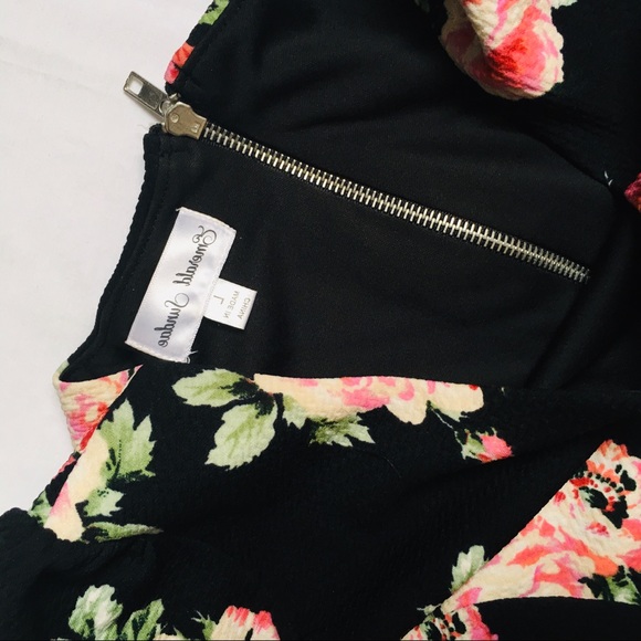 Beautiful sun dress. - Picture 3 of 3